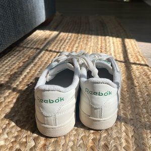 Reebok Vintage Club C Size 7